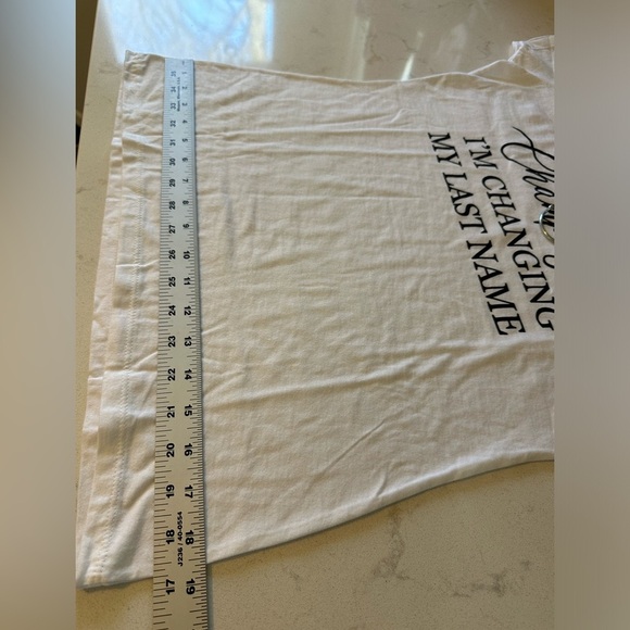New Pop the Champagne I’m Changing My Last Name T-Shirt & countdown blocks Sz S - Picture 7 of 11
